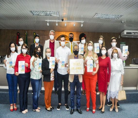 Agosto Dourado: CMCG entregará potes doados e vereadora alerta para campanha de agosto a agosto