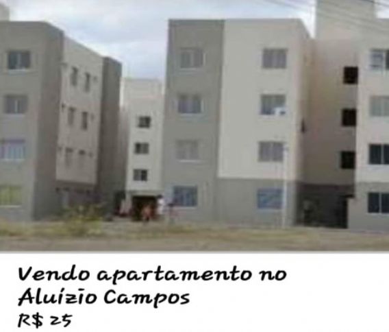 Mulher coloca casa a venda no Aluísio Campos.