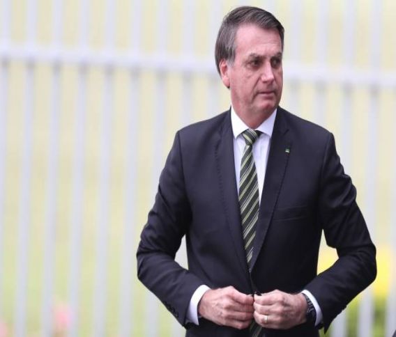 Bolsonaro define construção civil e indústria como atividades essenciais.