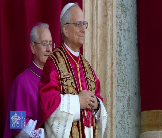 Eleito novo papa, Leão 14 prega por união e ‘igreja que constrói pontes’
