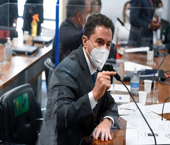 Aprovado Projeto de Veneziano que proíbe cobrança de taxas diferenciadas por cursos, em seleções e vestibulares